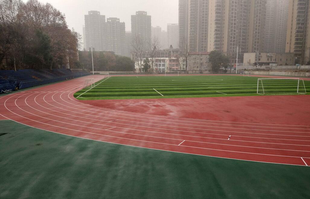 武汉纺织大学校园风光-学校操场