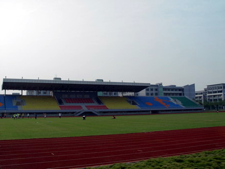 武汉工程大学校园风光_流芳校区体育场