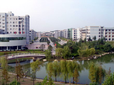 武汉工程大学校园风光_流芳校区静思湖